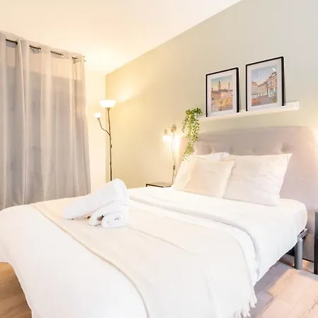 1 Bedroom Center Apartment